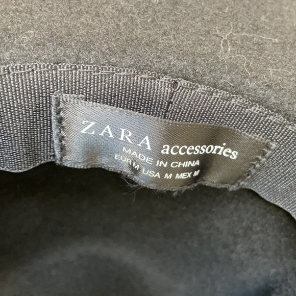 Zara Black Hat w/ Pom Pom - Picture 6 of 6